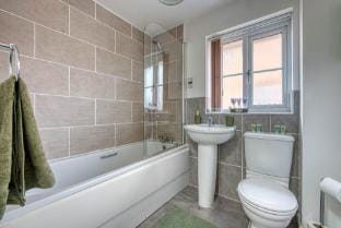 Beautiful 5 Bed House Free WIFI Vacation rental in Coventry