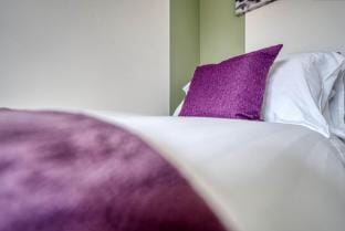 Beautiful 5 Bed House Free WIFI Vacation rental in Coventry