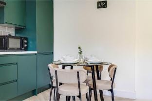 5 Min to station l M23 & A23, Ideal for Long Stays Vacation rental in Croydon