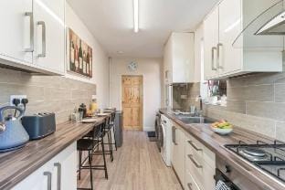 3bd l FREE Parking l Near M1 & J21 & City Centre Vacation rental in Leicester