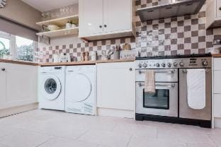 Free Parking | Quick Access to M6 & City Centre Vacation rental in Coventry