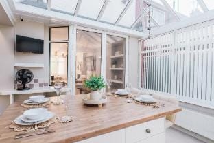 Free Parking | Quick Access to M6 & City Centre Vacation rental in Coventry