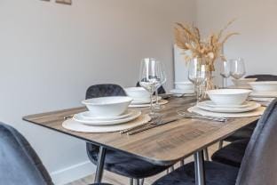 Central, Contractors l Garage & Driveway | Garden Vacation rental in Coventry