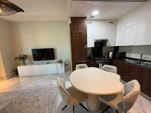Canal View | Elegant 1BR JONE| 5mns @ Burj Khalifa Vacation rental in Dubai