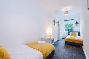 Daily Discount |Free Parking |Alton Towers|Travel. Vacation rental in Stoke-on-Trent