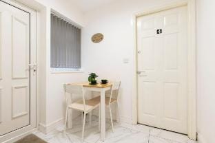 Daily Discount |Free Parking |Alton Towers |Travel Vacation rental in Newcastle-under-Lyme