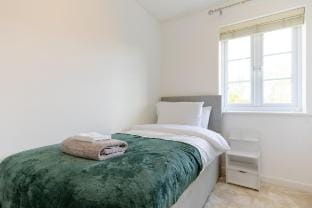 Daily Discounts | Family | Free Parking | Travel Vacation rental in Warrington