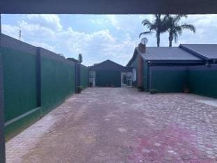 SA Guest House Apartment in Roodepoort