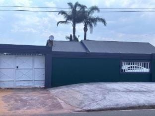 SA Guest House Apartment in Roodepoort