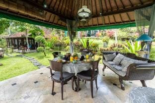 Peaceful 1BR Jungle Retreat, Close to Ubud Villa in Tampaksiring