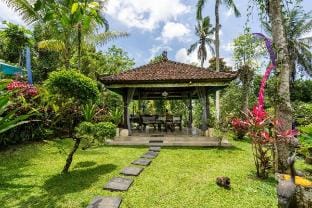 Peaceful 1BR Jungle Retreat, Close to Ubud Villa in Tampaksiring