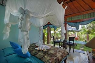 Private 2BR Balinese Hideaway with Jungle Views Villa in Tampaksiring
