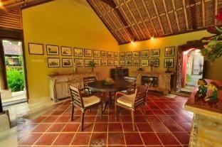 Charming 2BR Private Villa with Lush Garden Villa in Tampaksiring