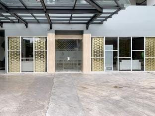 RedDoorz Plus Syariah @ Suncity Residence Apartemen Sidoarjo Hotel in East Java