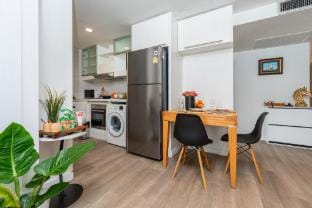 Lucky 808 – 2 BedRooms 100 sq.m. | BTS Chidlom Apartment in Bangkok