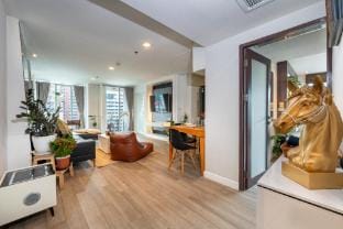 Lucky 808 – 2 BedRooms 100 sq.m. | BTS Chidlom Apartment in Bangkok