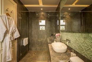 TBK beach villa|Private pool&jacuzzi|Housekeeping Villa in Calangute