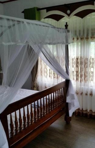 Summer Hill Holiday Bungalow, Pelmadulla Vacation rental in Sri Lanka
