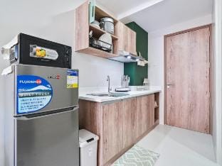Luxe 631 Studio at Primeworld District w/ Balcony Apartment in Lapu-Lapu City