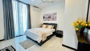 Beachfront Colombo 03 Bed Apartment Apartment in Colombo