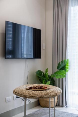 Bright and Spacious 1BR in Uptown BGC Vacation rental in Makati