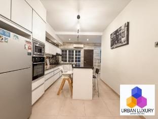 Urban Luxury Modern Homestay with Baby Cot Vacation rental in Ipoh
