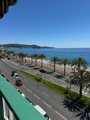 Charming Studio Apartment with Ocean Views in Nice, France Apartment in Nice