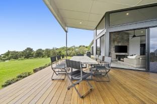 Scenic House with Private Yard & BBQ Area Hotel in Springbrook