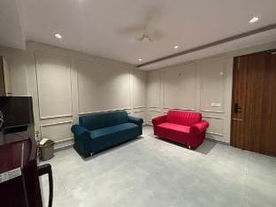 Modern Cozy Studio with King Bed & Kitchenette Vacation rental in Punjab, India