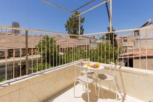 1 BR Apartment in Yochanan Hasandler St Jerusalem Israel Vacation rental in Jerusalem