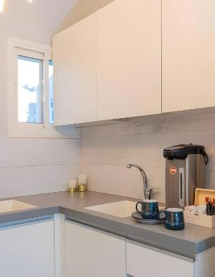 2 BR Apartment in Ovadya St with Safe Room/Mamad Vacation rental in Jerusalem