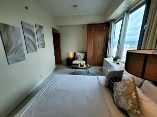 Modern 2.5BR w/ Eastwood Mall Access Apartment in Pasig