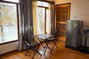 Lakeside Nook|1 BR Lake View Stay w Shared pool Vacation rental in Uttarakhand