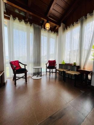 The Golden Cypress | 4BHK Villa in Mukteshwar Vacation rental in Uttarakhand