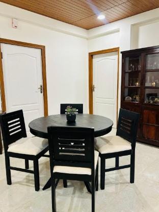Zephyr | Lakeview 2BHK Near Mall Road & Naini Lake Apartment in Uttarakhand