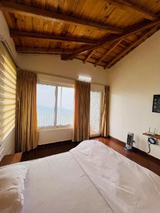 Mukteshwar Villa | 5BHK w Scenic Mountain Views Vacation rental in Uttarakhand