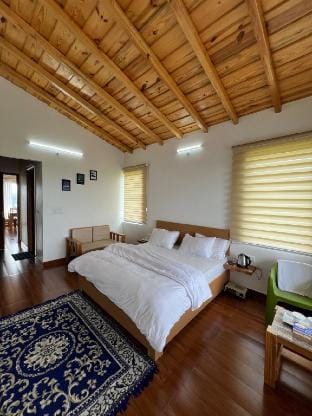 Mukteshwar Villa | 5BHK w Scenic Mountain Views Vacation rental in Uttarakhand