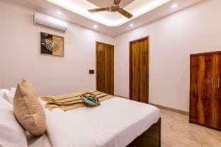 Vedaaz Farm | Pet-Friendly Pool & Lawn – Elivaas Farm Stay in Noida