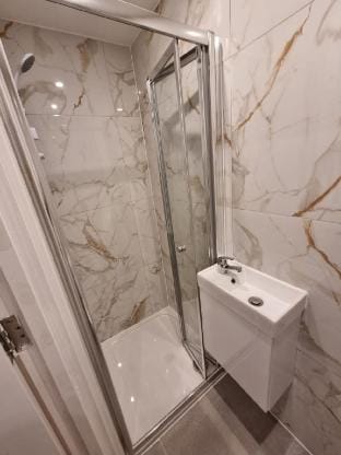 137 New Stylish Studio Richmond 30mins to Central London Vacation rental in Richmond