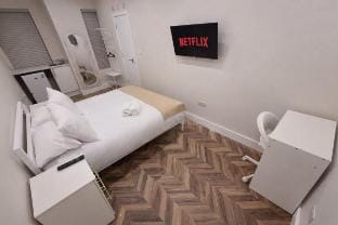 137 New Stylish Studio Richmond 30mins to Central London Vacation rental in Richmond