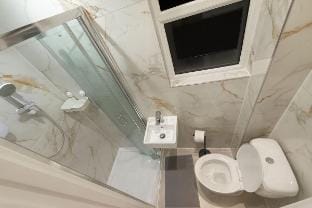 Stylish Acton Studio Fast Central Connection Vacation rental in London Borough of Ealing