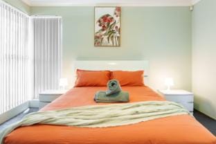 Queen’s Residence _ Close to Perth Airport  Vacation rental in Perth