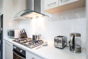 Queen’s Residence _ Close to Perth Airport  Vacation rental in Perth