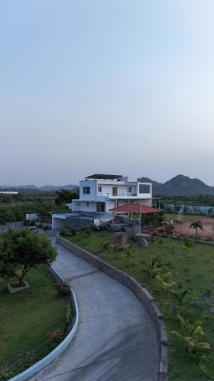 DestinMe Over the Hill Vacation rental in Hyderabad