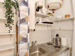 Well-Located Studio near Montparnasse/Elevator Vacation rental in Paris