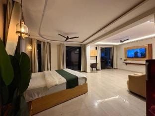 Pratap Living / Penthouse Suite w/ Kitchen Apartment in Lucknow