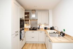 The Prime Stay  FREE Parking EV Charger Apartment in Sittingbourne
