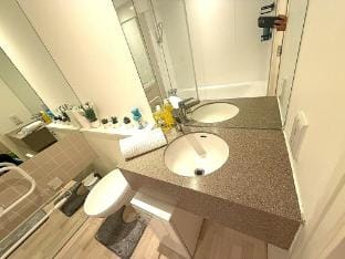 Cosy Two Bedroom Riverside Apartment Apartment in London