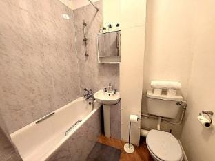 Cosy One Bedroom Bow Apartment Apartment in London Borough of Hackney
