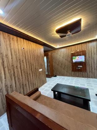 10 min from Banke Bihari Prem Mandir & ISKON Apartment in Uttar Pradesh